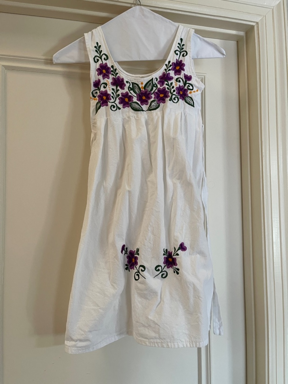 S/M girls’White Embroidered Floral Dress - Purple Flowers